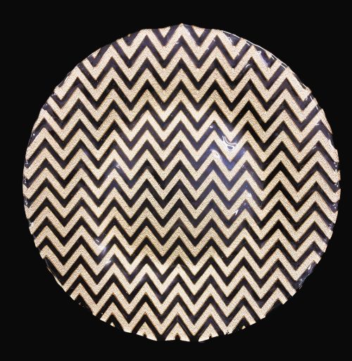 11" Zigzag Gold Black Dinner Plate - Item #68321