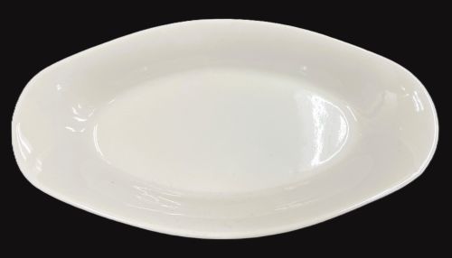 7.5 X 4 INCH GLOSSY IVORY OVAL PLATE Item #67991